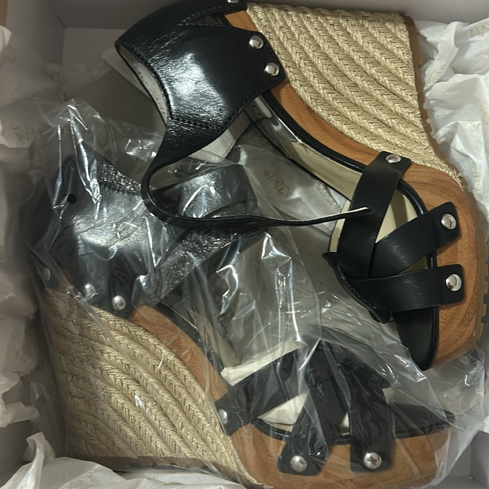NWB. Michael kors somberly wedge - Picture 5 of 6